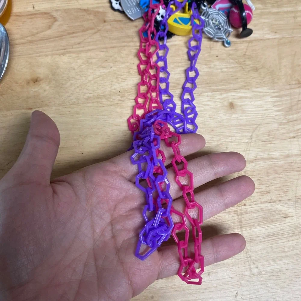 Monster High Ghouls Got Charms Keychain Necklace Set Carabiner 9 Charms Chains